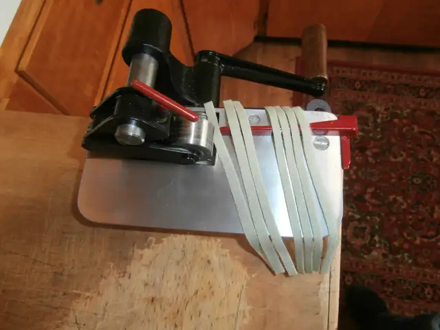 Rug Hooking Cutter Rigby Double with Blades 6 & 8