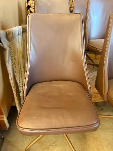 Vintage Chairs - Photo 2