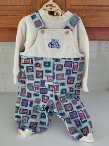 9ITEMS BÉBÉ:4 VÈTEMENTS,1CHAPEAU FILLETTE,3 COUVERTES: $5.00CHAQ