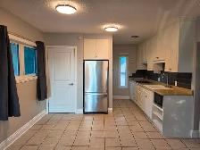 COZY 2-BEDROOM MAIN FLOOR SUITE WITH HEATED GARAGE – $2,100/MONT - Photo 2