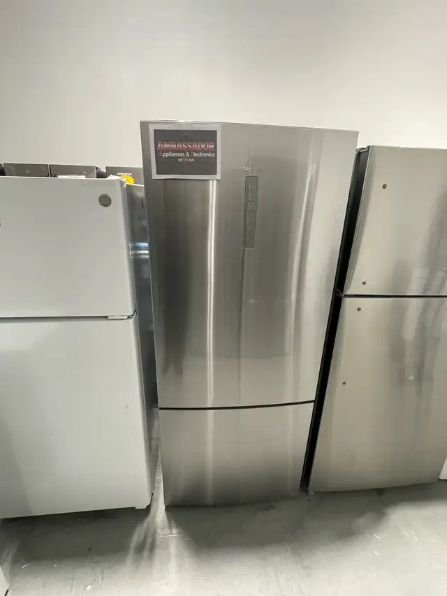 NEW 28" Haier (15 Cu.Ft) Bottom Freezer Counter Depth Fridge
