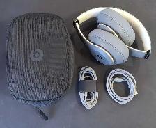 BEATS STUDIO PRO W/CASE AND CABLES