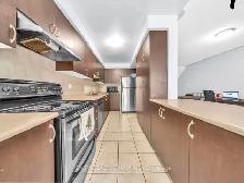 TOWN HOUSE AVAILABLE FOR SALE IN MISSISSAUGA 1900 SQFT 4 BED - Photo 4