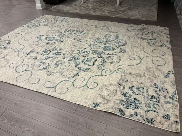 Merit Area Rug 7'10' x 10'6' - EUC