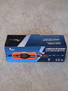 CHARGEUR À BATTERIE INTELLIGENT. B
