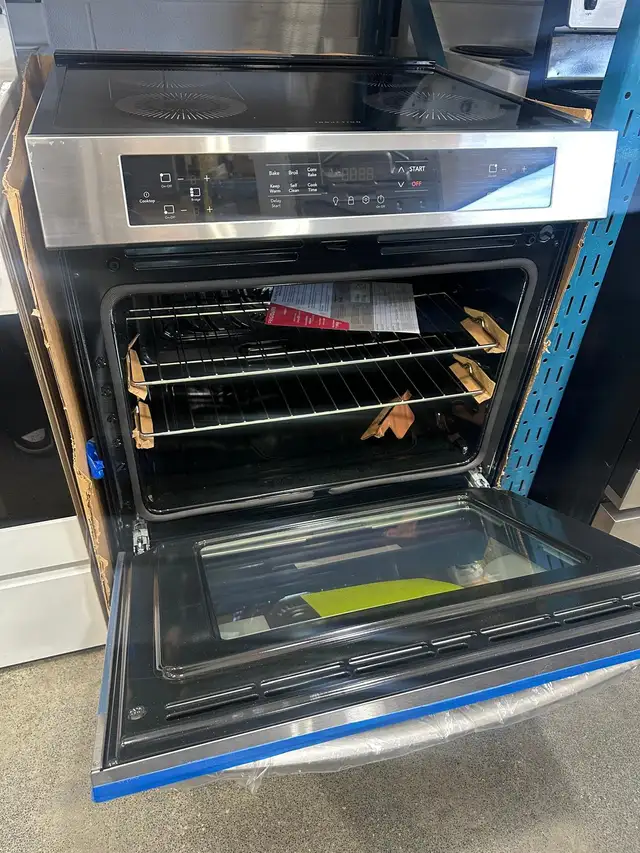 Frigidaire 30' Front Control Induction Convection Stove