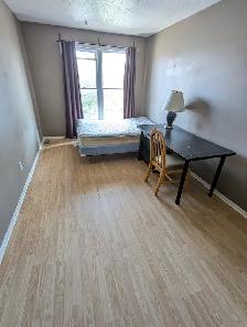 Move in today! Woodroffe/Majestic, 4 min to Algonquin