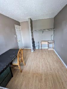 Move in today! Woodroffe/Majestic, 4 min to Algonquin - Photo 2