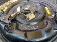 Cub Cadet 282cc 11hp 30' riding mower STRIPPED FOR PARTS! - Photo 2